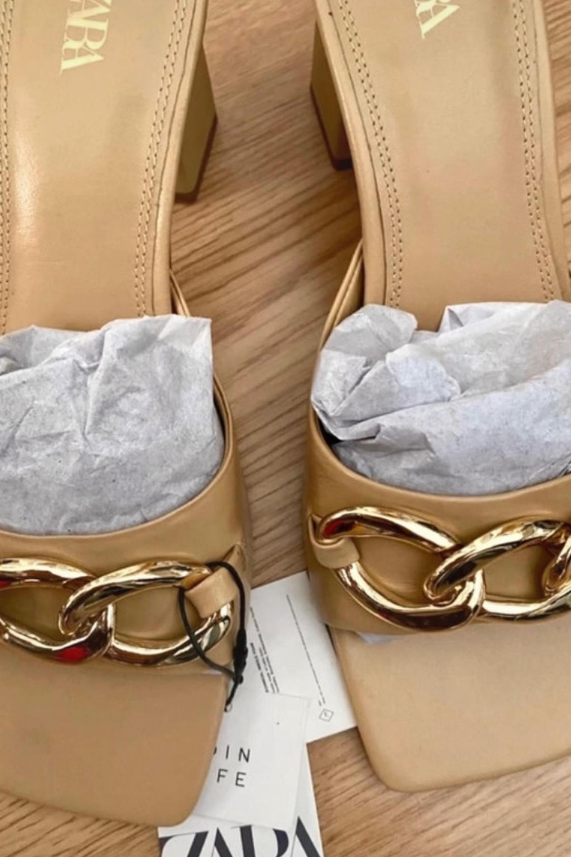 LEATHER BLOCK HEEL MULES WITH CHAIN - Image 3