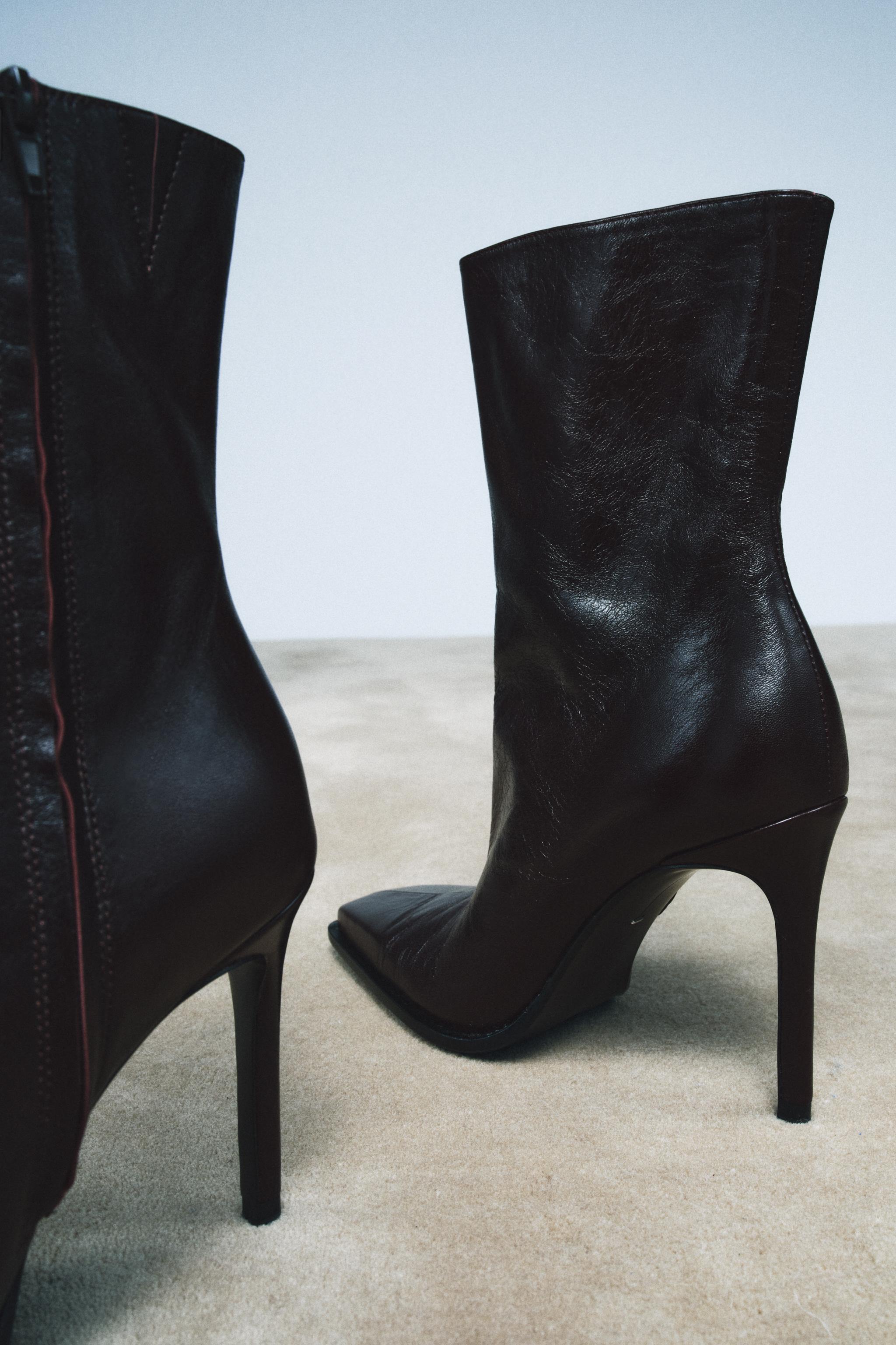 LIMITED EDITION LEATHER ANKLE BOOTS WITH SQUARE TOES - ブラウン