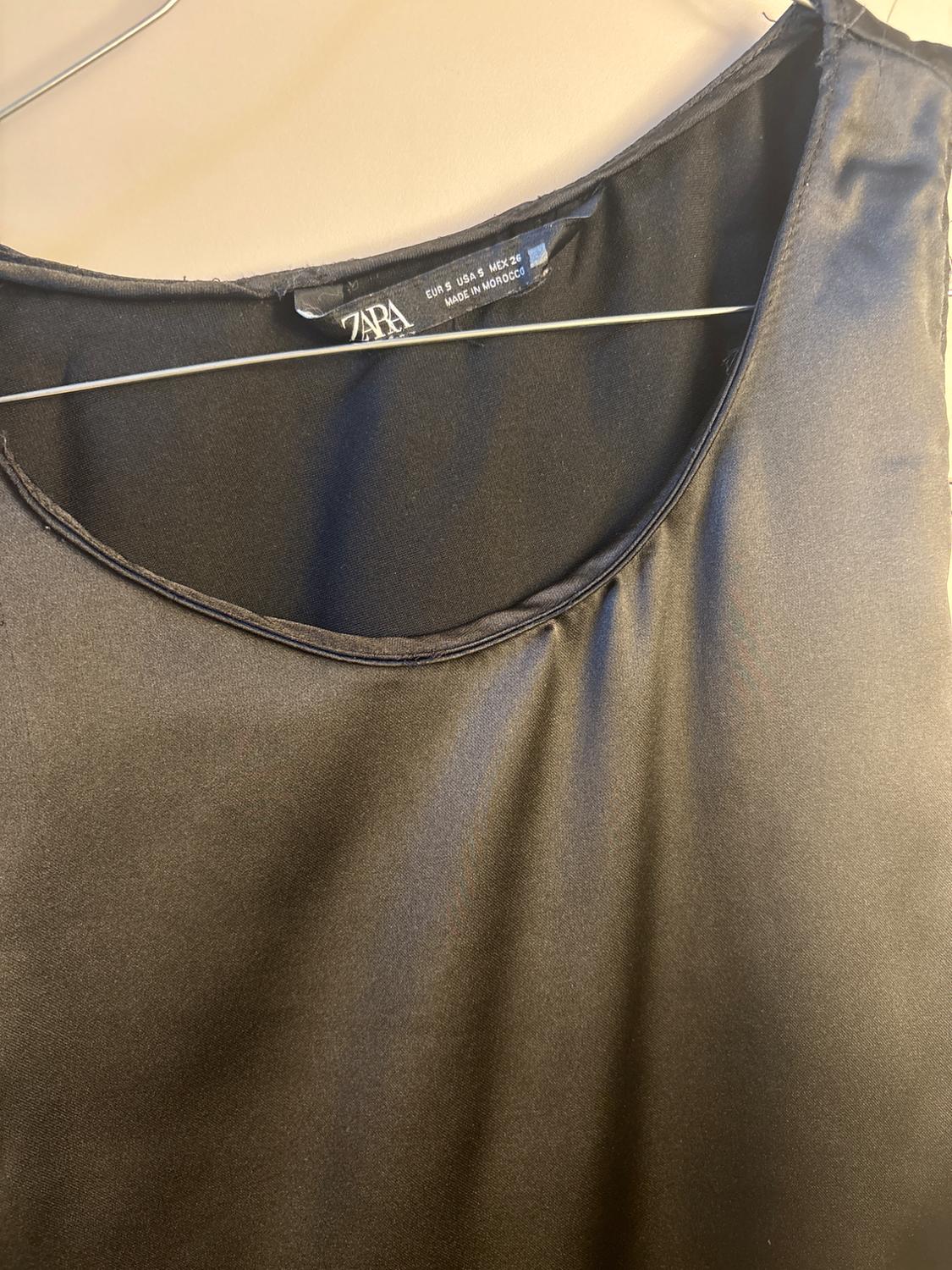 SATIN SLEEVELESS TOP - Image 2