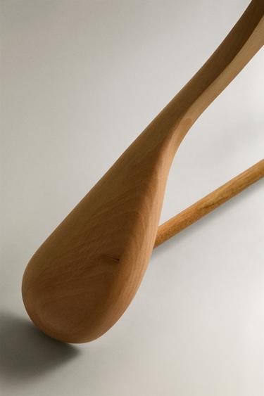 CINTRE BOIS VESTES - Beige clair de Zara - Image 1