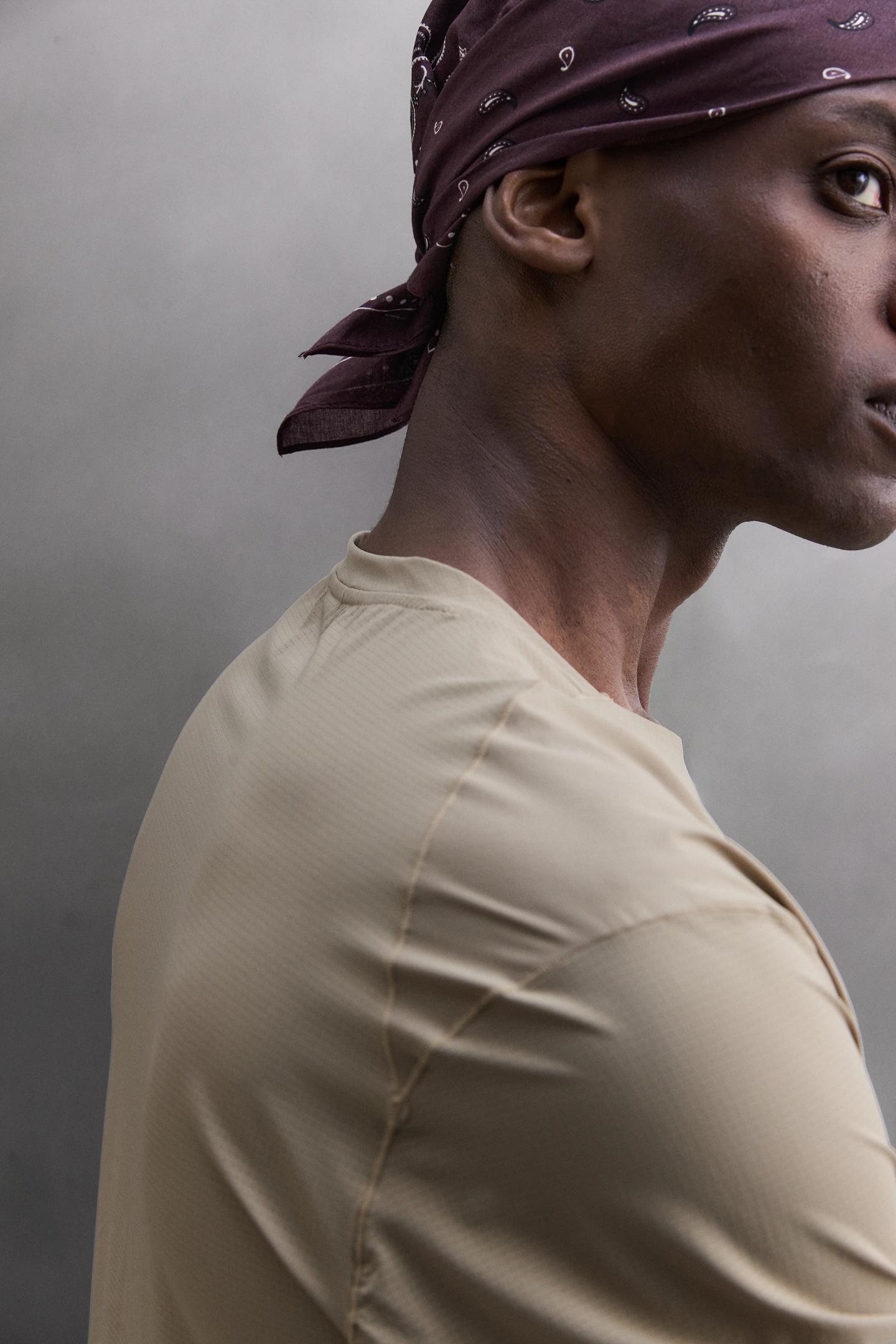 Мужская футболка Zara Textured Technical, цвет: Бежевый — фото 5