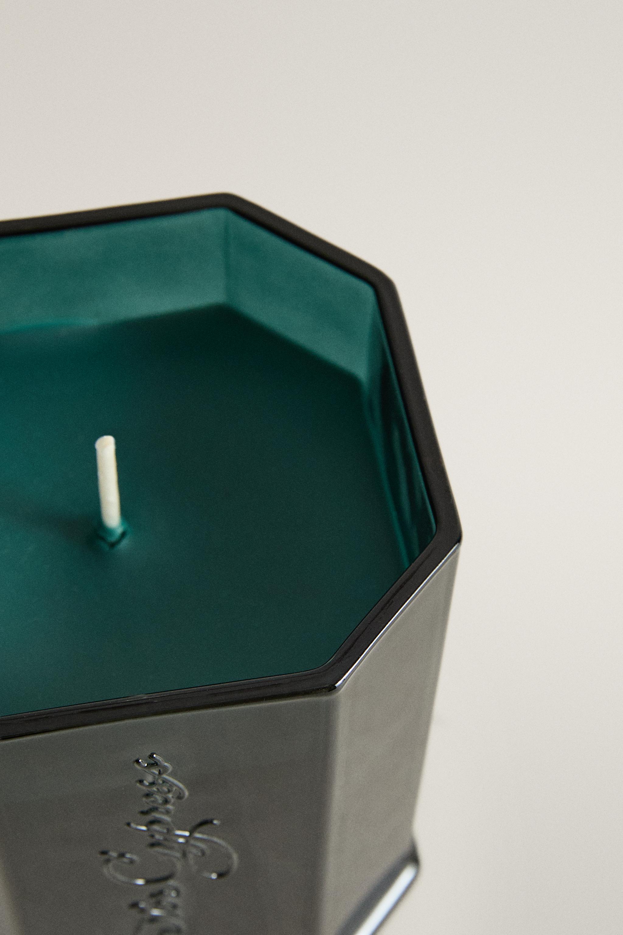G) WINTER CYPRESS SCENTED CANDLE