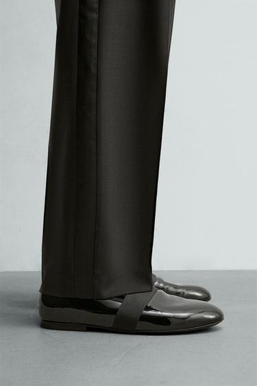 MOCASÍN VESTIR EFECTO ACHAROLADO - Negro de Zara - Imagen 0