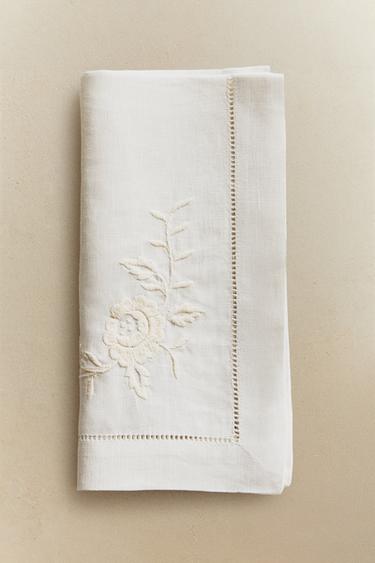 PACK LEINENSERVIETTEN MIT BLUMENSTICKEREI UND HOHLSAUM (2ER-PACK) - Cremefarben von Zara