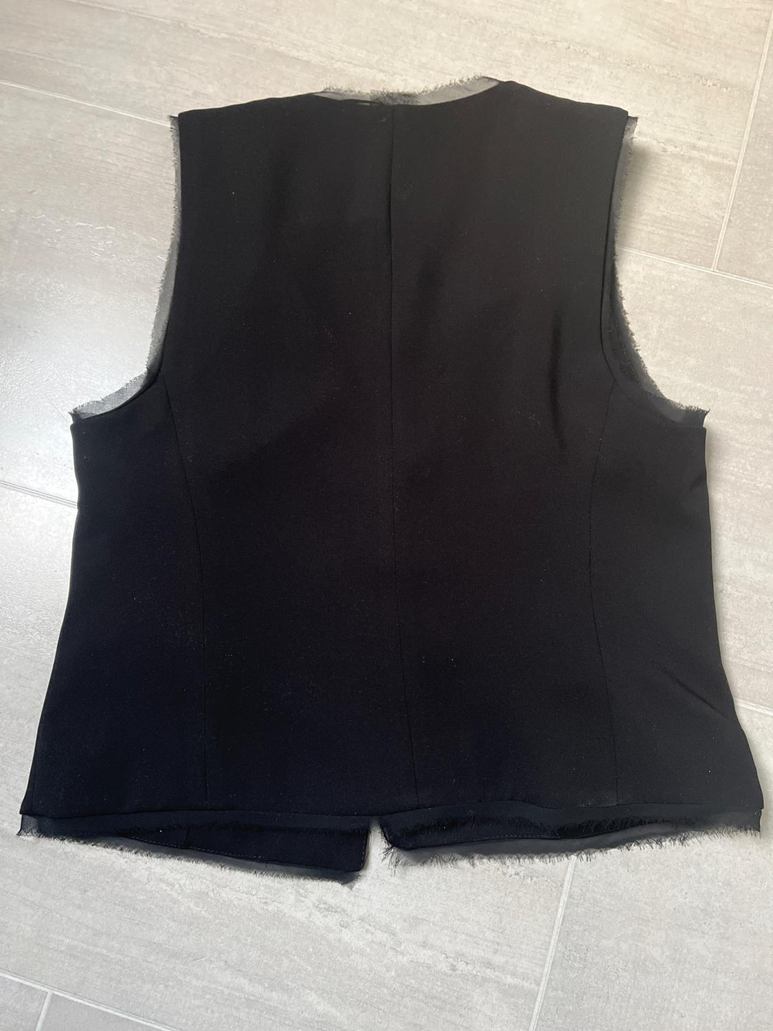 WAISTCOAT WITH CONTRAST DETAIL - Image 3