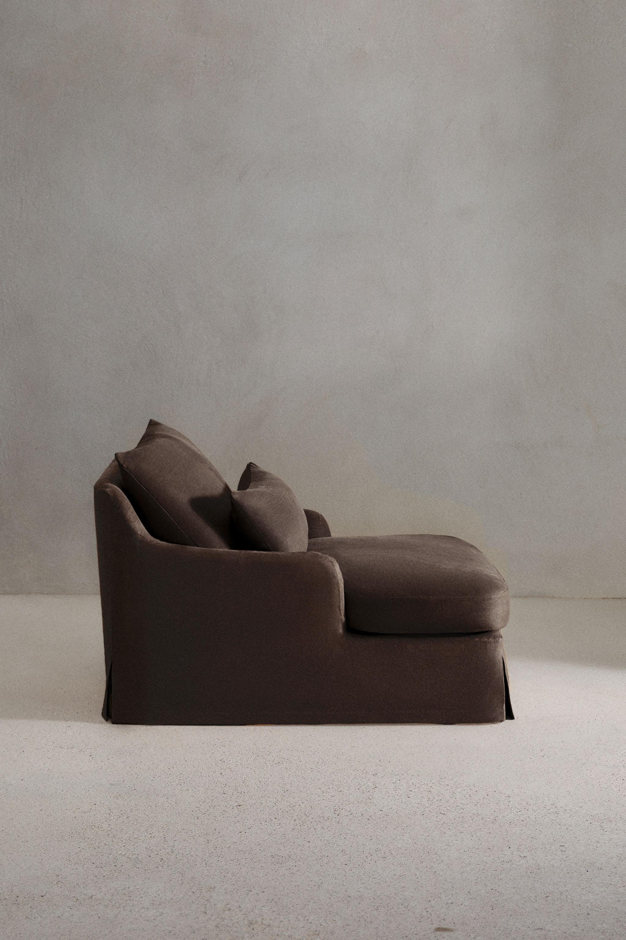 LOVESEAT 01 — Eggplant