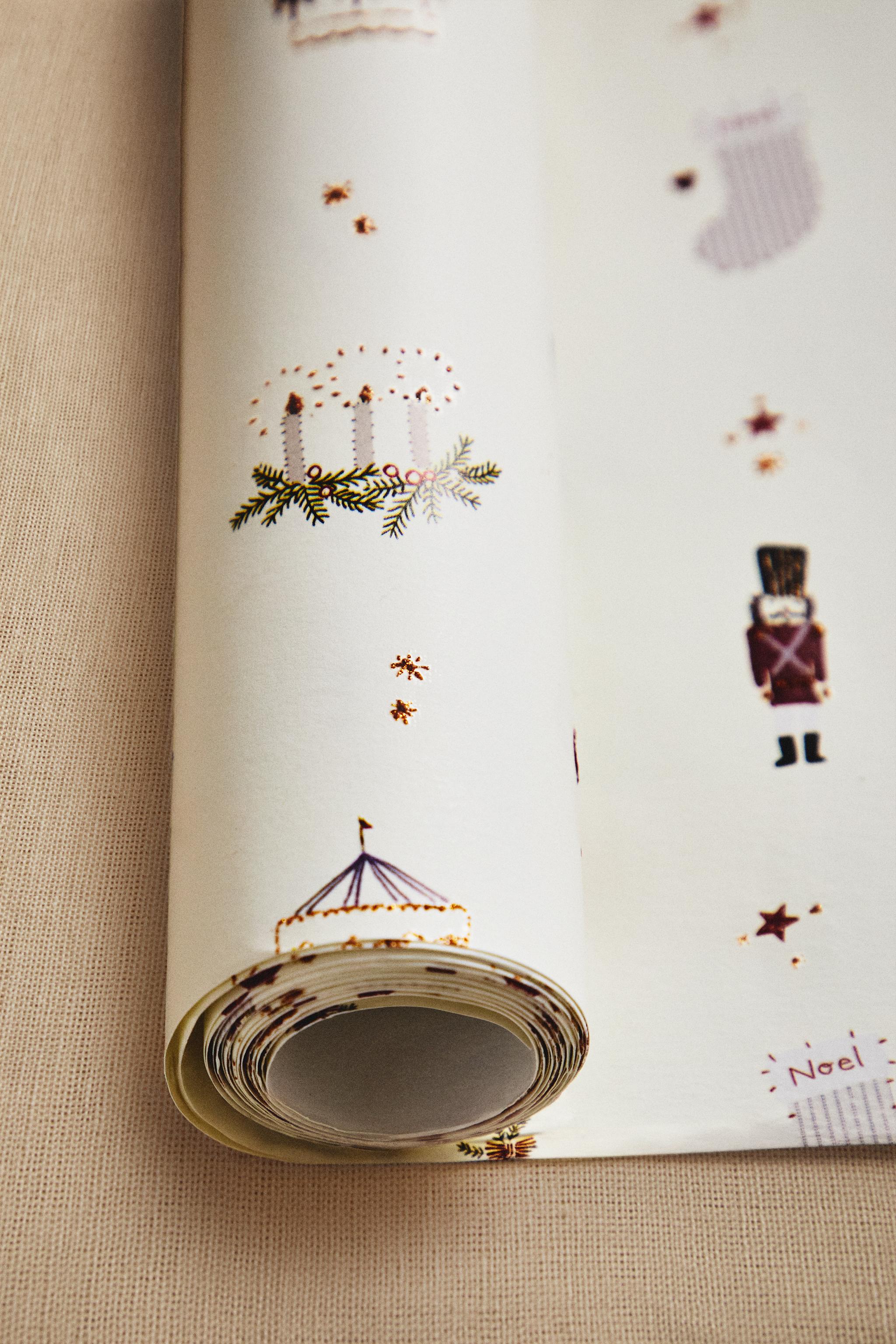 CHRISTMAS WRAPPING PAPER WITH DESIGNS CHRISTMAS