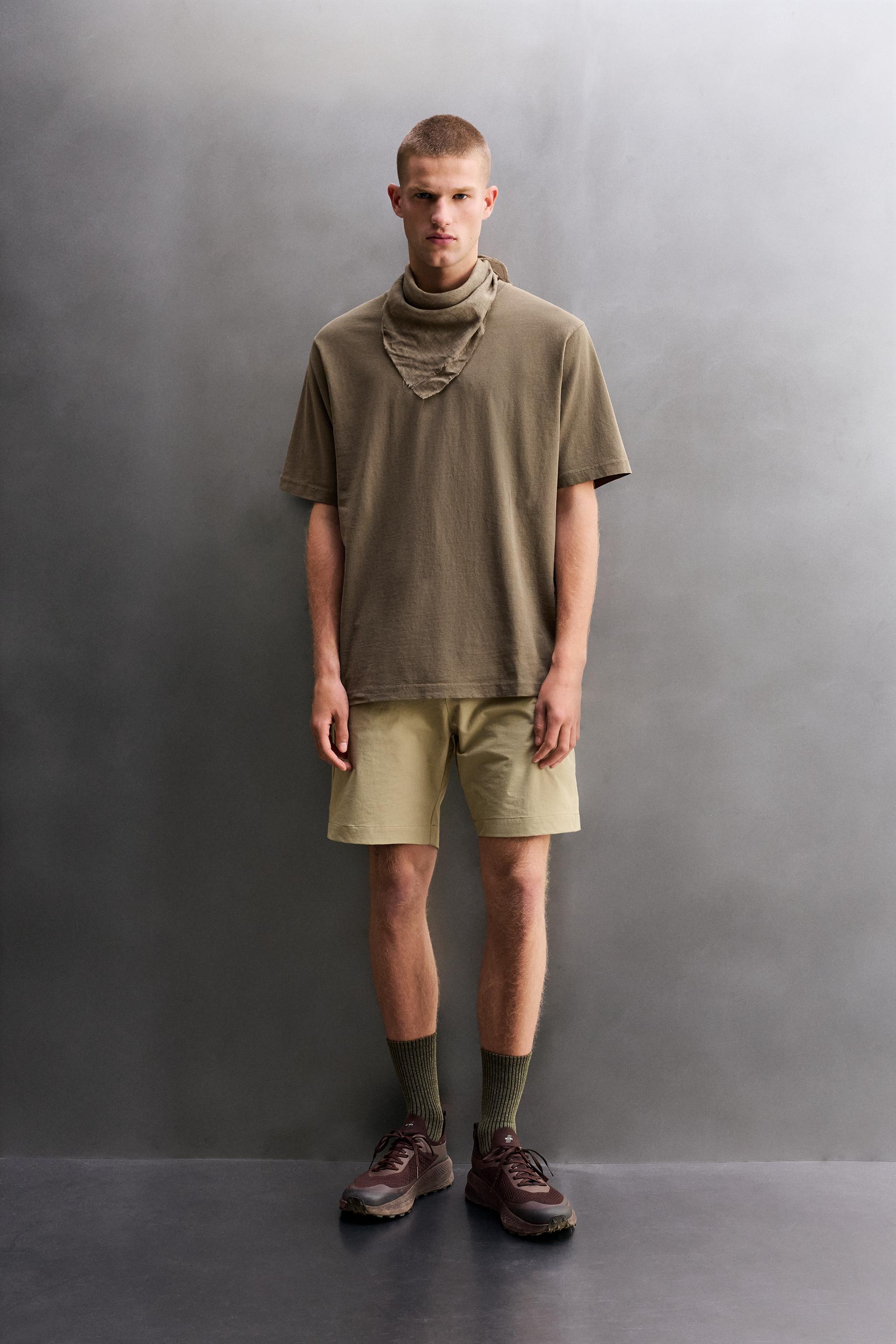 REGULAR FIT GRAPHIC PRINT T-SHIRT