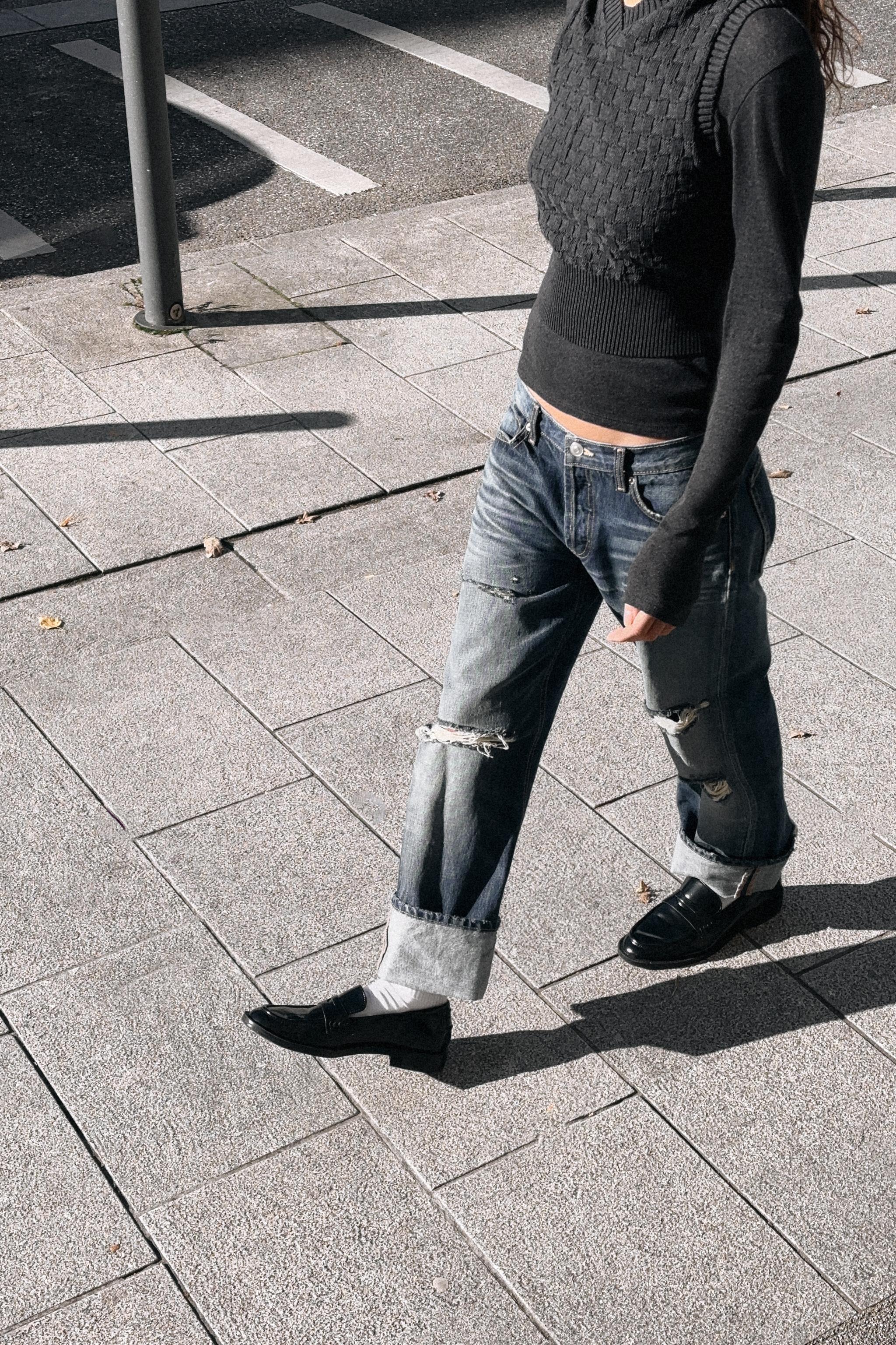 TRF MID-RISE RIPPED STRAIGHT JEANS