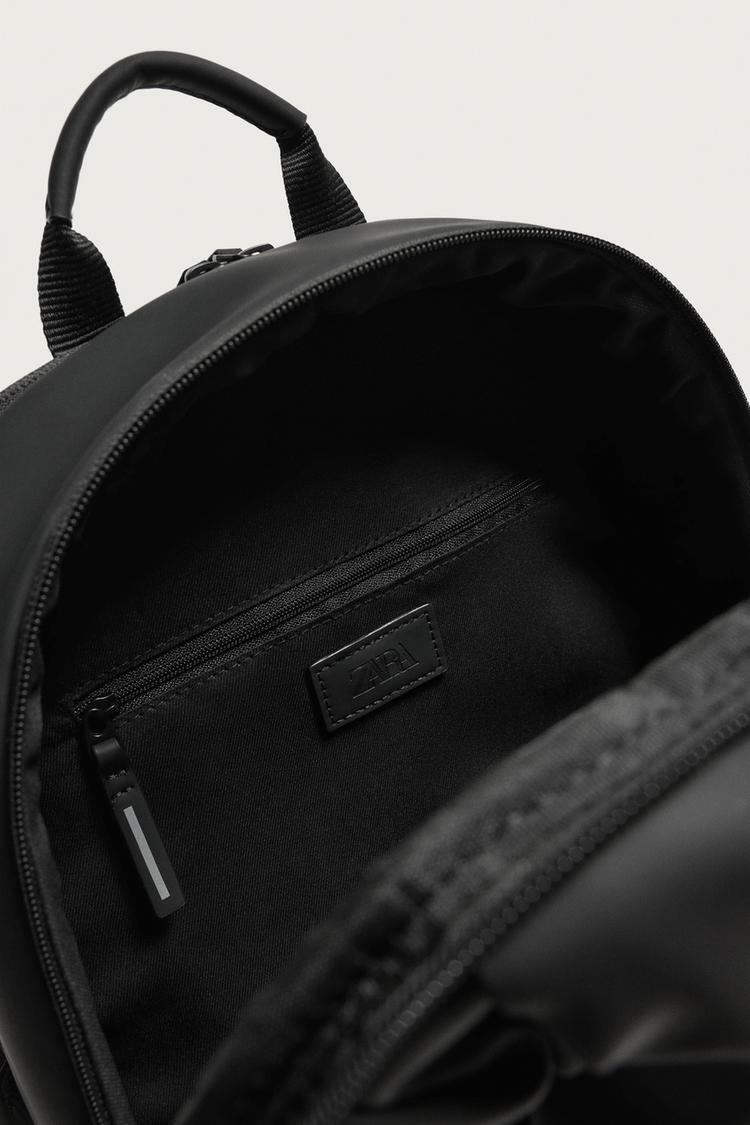Mochila de material gomoso 4