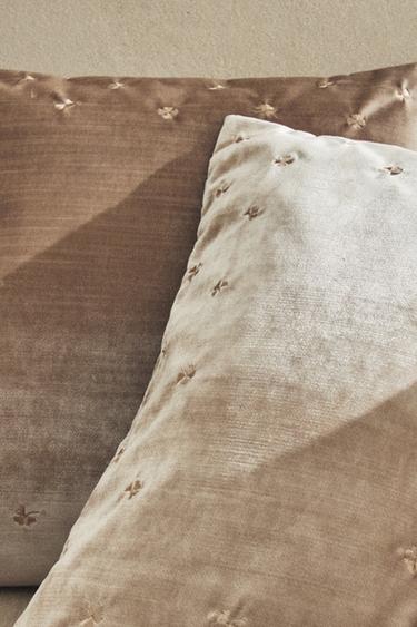 CLOVER CUSHION COVER - Gold by Zara - Image 5