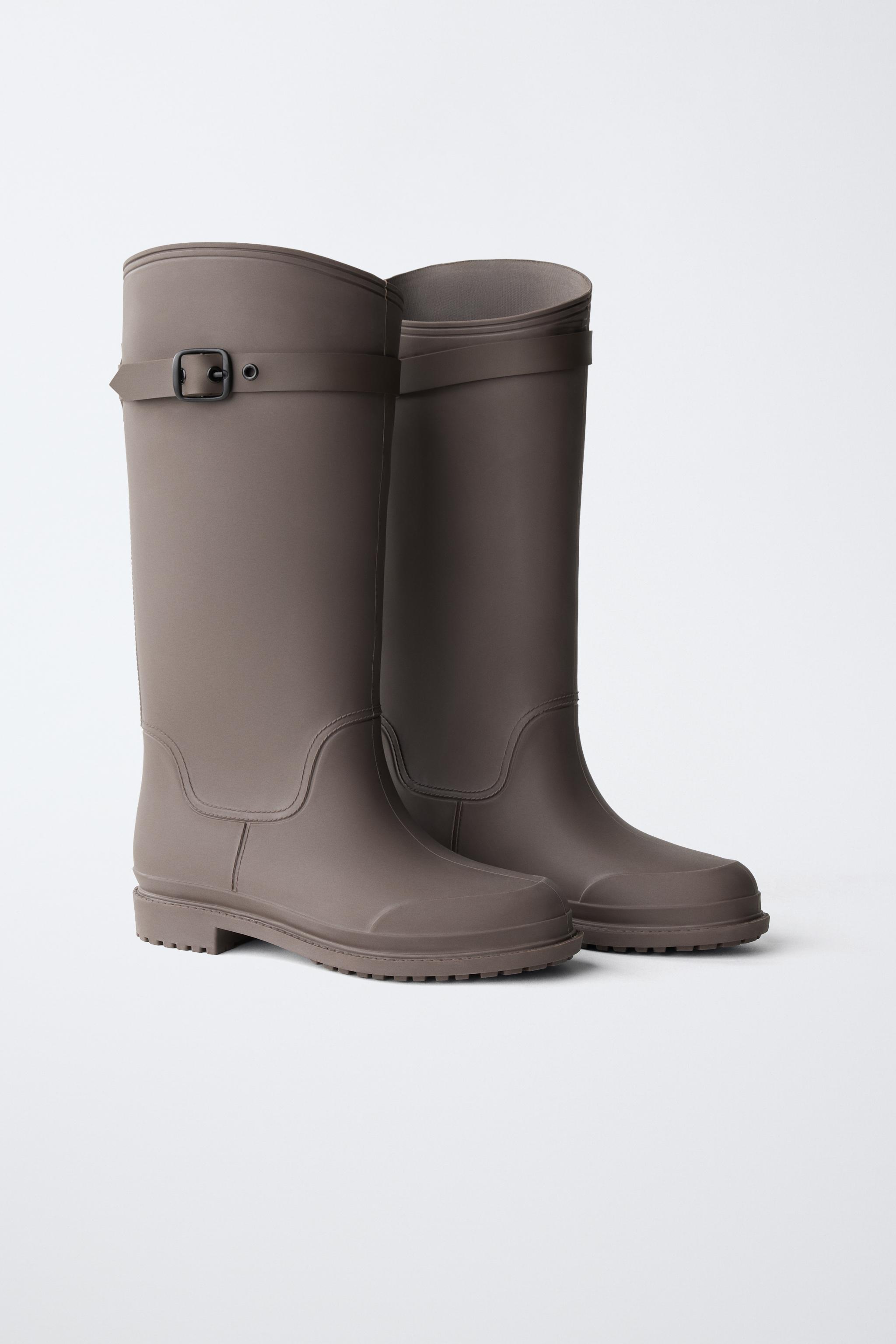 BUCKLE RAIN BOOTS