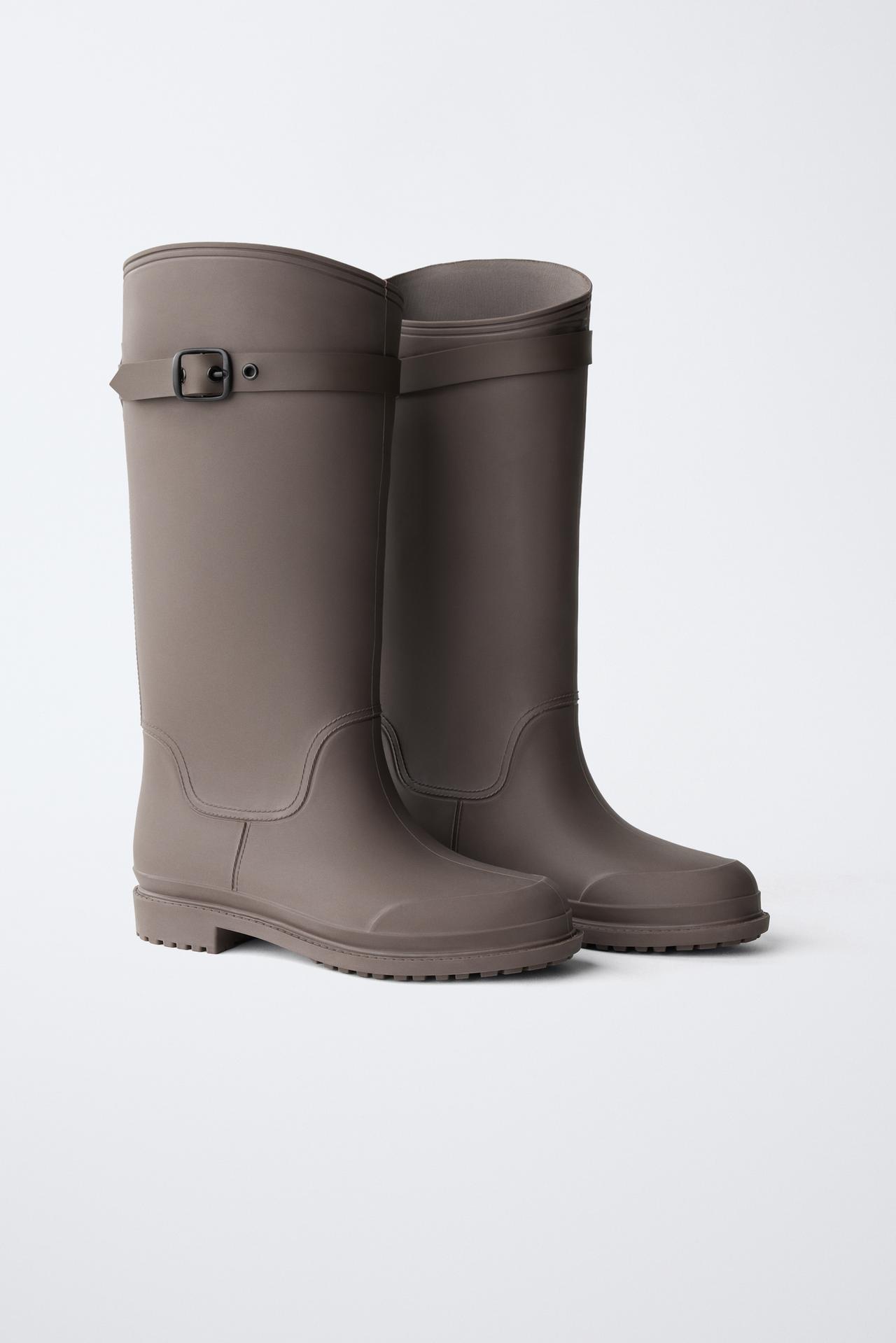 BUCKLE RAIN BOOTS — Brown