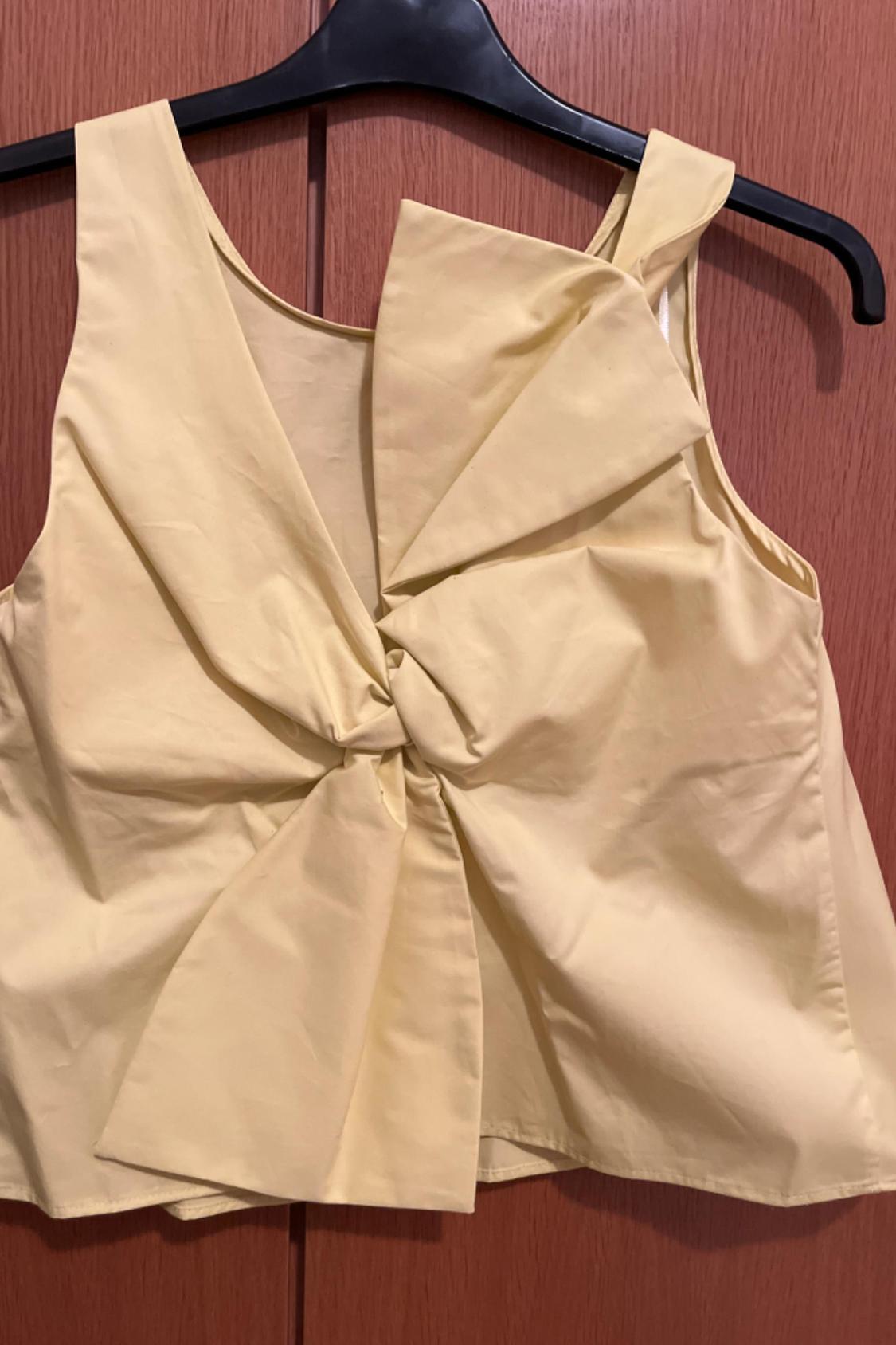 TOP WITH BOW AT THE BACK