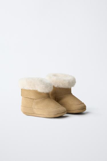 BOTA FORRADA - Marrón de Zara