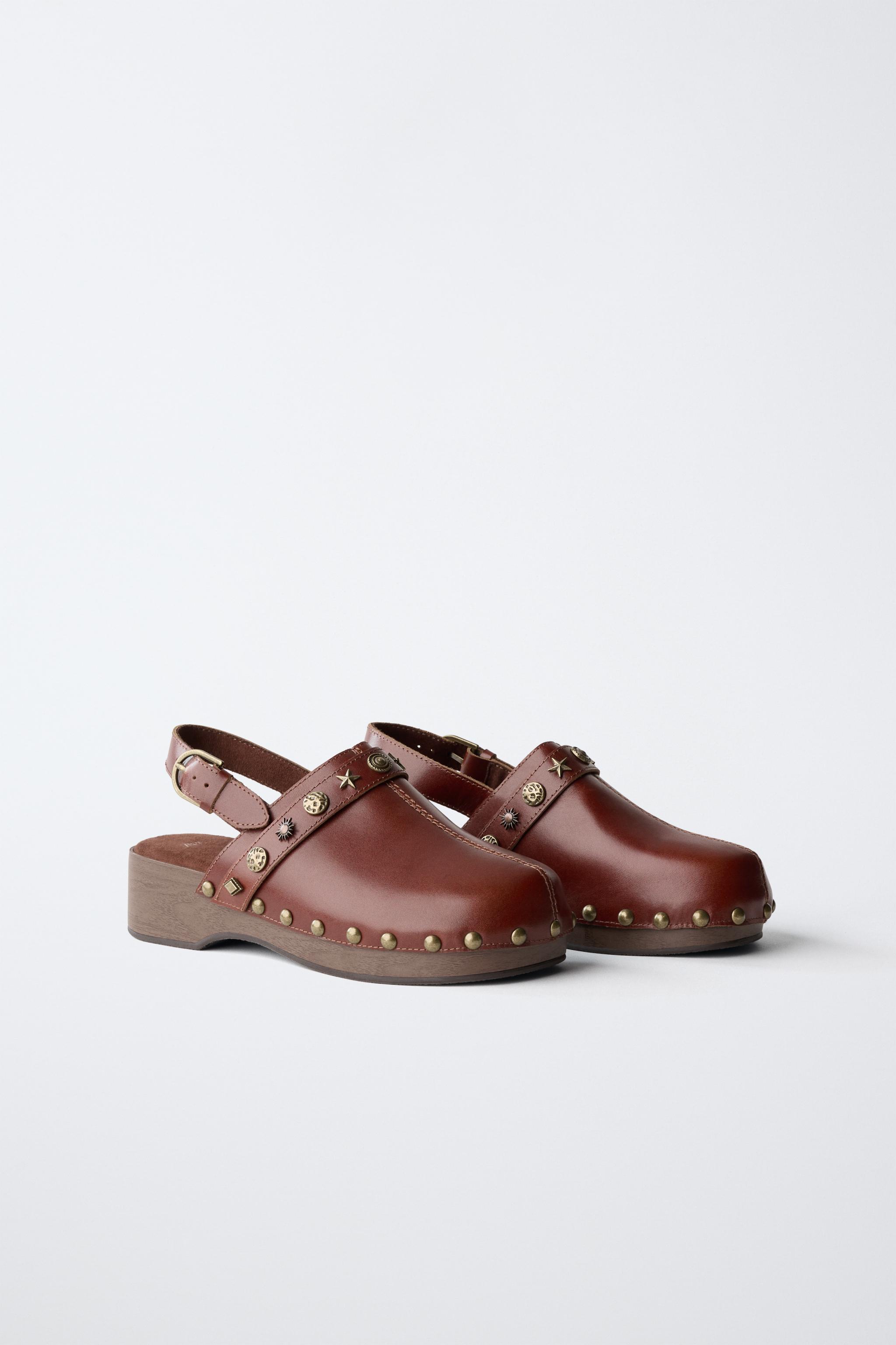 LEATHER STUDDED CLOGS