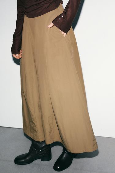 FALDA MIDI NYLON - Beige oscuro de Zara