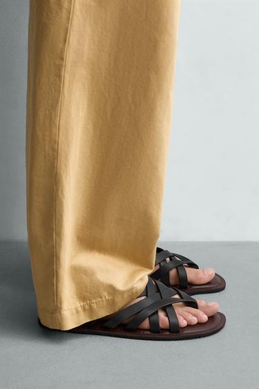 Sandalias de cuero con tiras