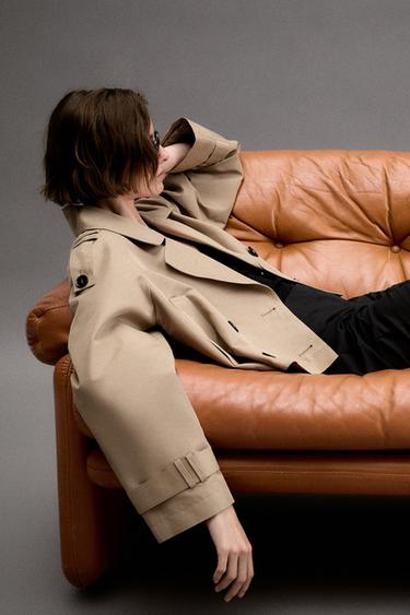 SHORT DOUBLE-BREASTED TRENCH COAT - camel by Zara