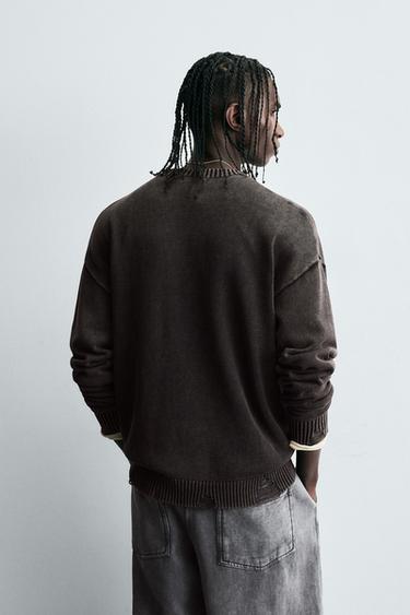 PULL RÉVERSIBLE EFFET DÉCHIRURES - Marron de Zara - Image 2
