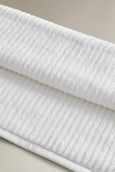 SERVIETTE DE BAIN TEXTURE CÔTELÉE - Blanc de Zara - Image 4