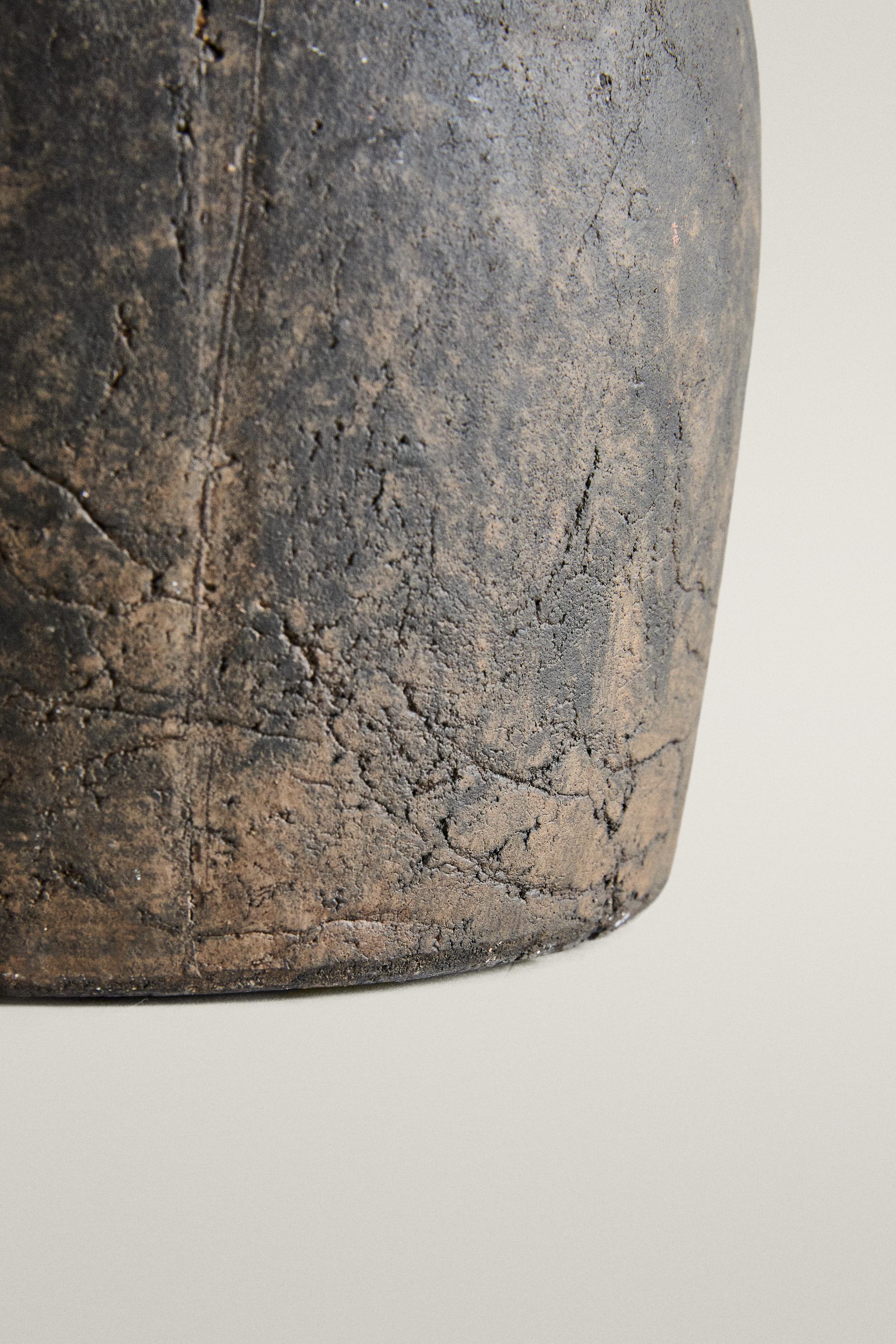 CERAMIC VASE WITH DISTRESSED TEXTURE
