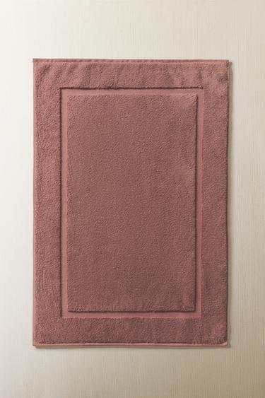 سجادة حمام ناعمة من القماش المتلف - dark russet الخاص بـ Zara