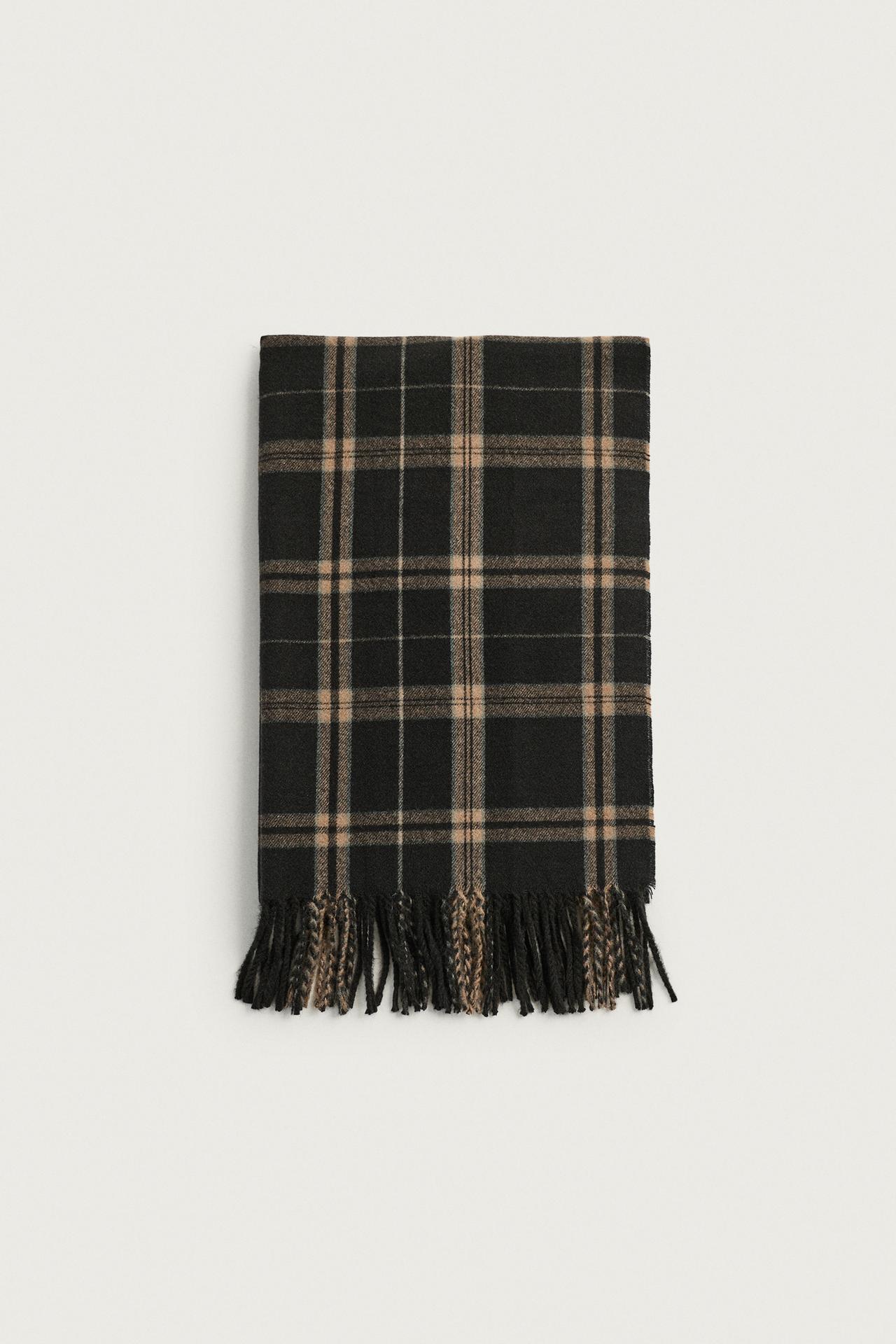 PLAID COLOR-BLOCK SCARF — Black