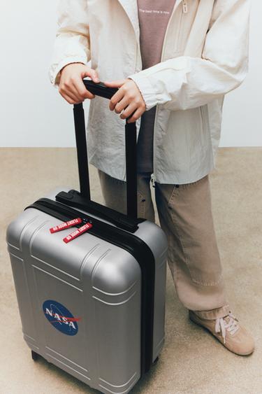 MALETA © NASA - Plata de Zara