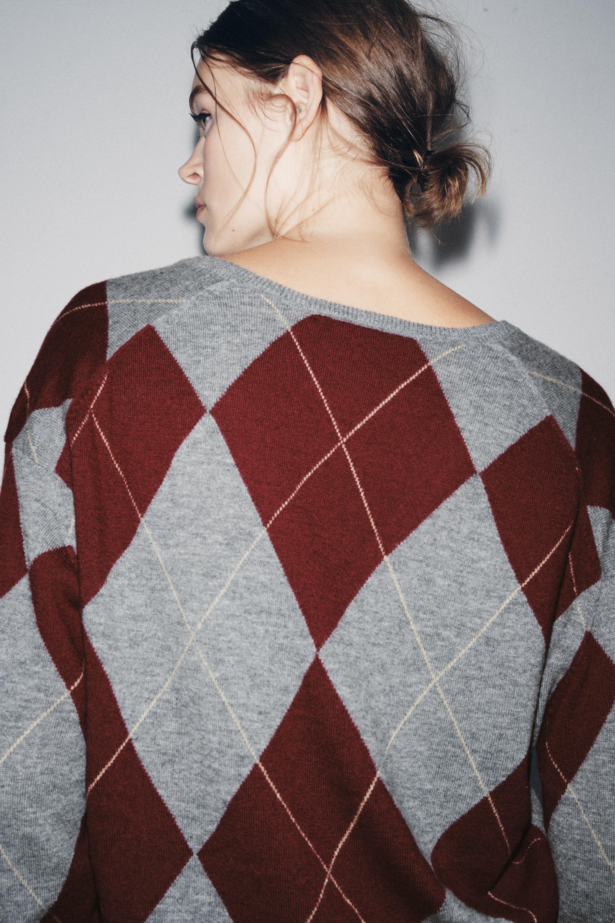 100% WOOL DIAMOND SWEATER