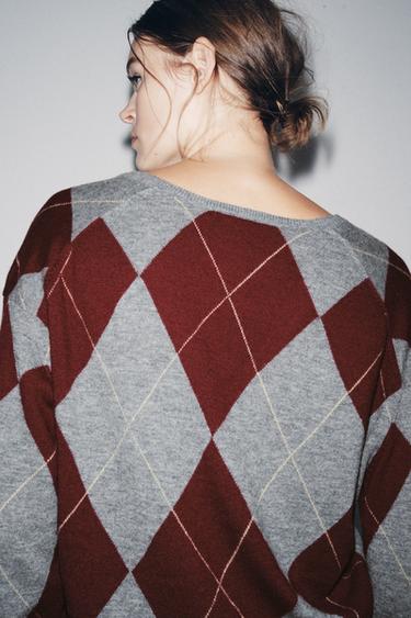 PULL 100 % LAINE À LOSANGES - Gris grenat de Zara - Image 2