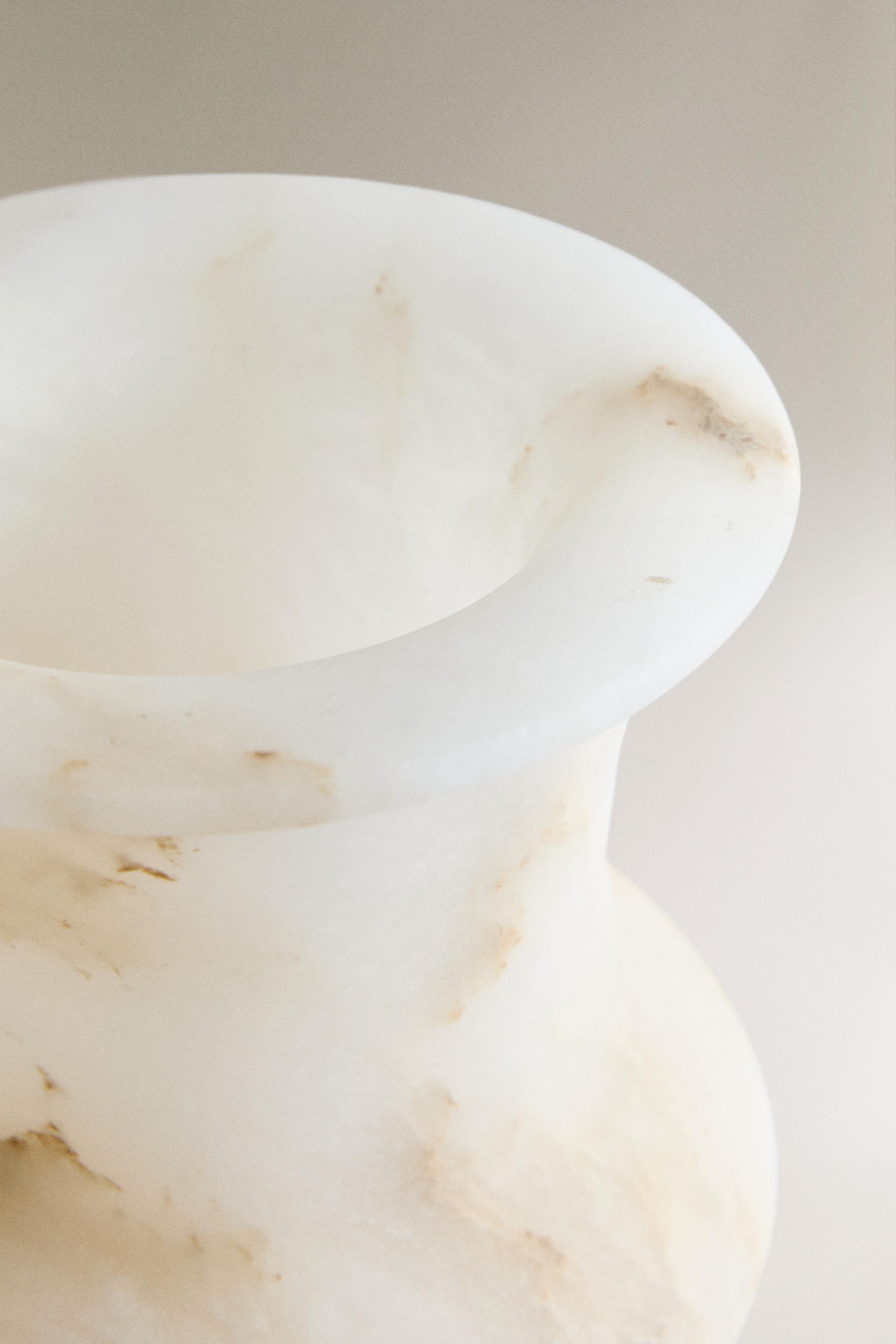 genuine alabaster 花瓶 アラバスター アラバスター 花瓶 - オフホワイト | ZARA Japan / 日本
