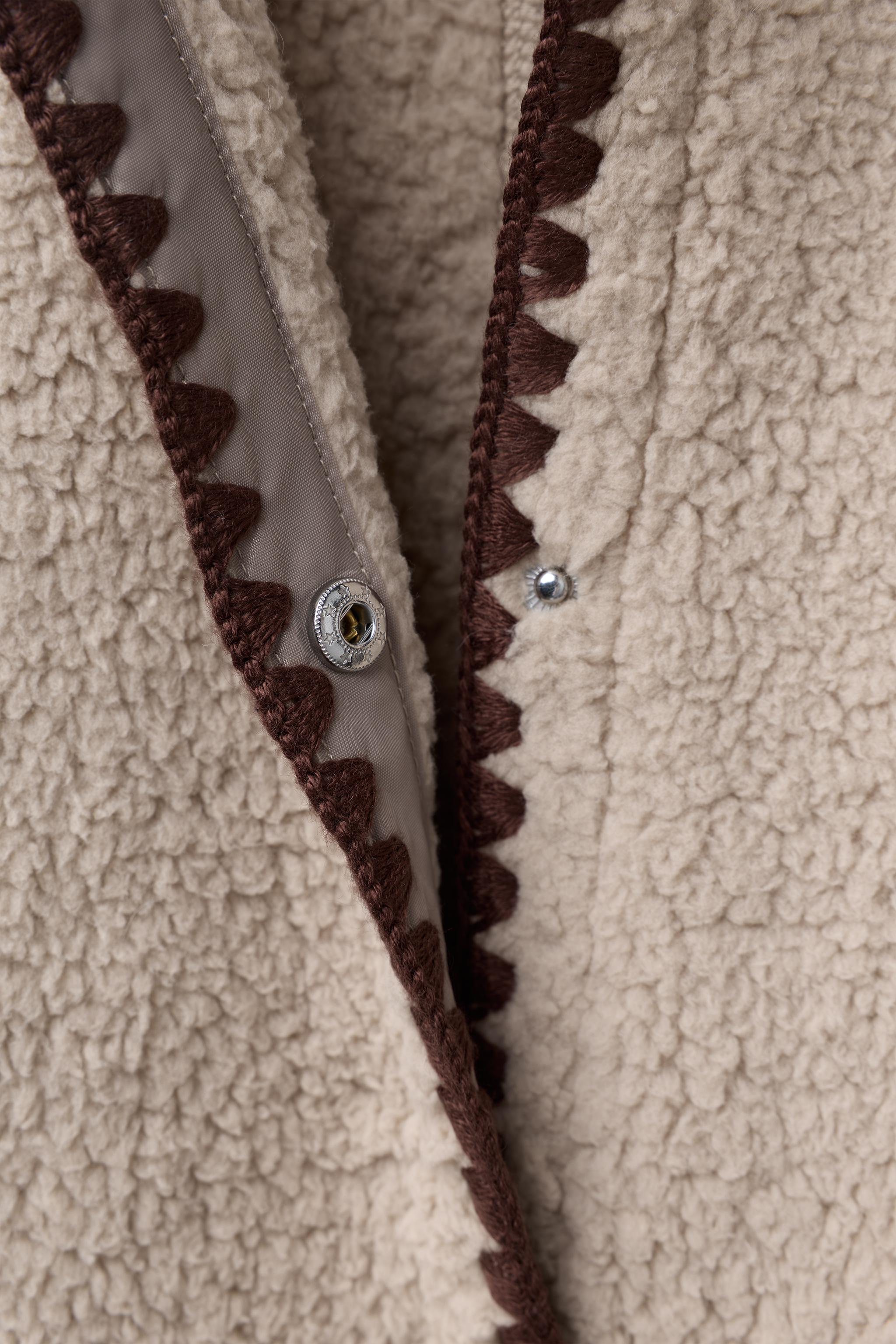 CONTRAST TRIM FLEECE ROMPER