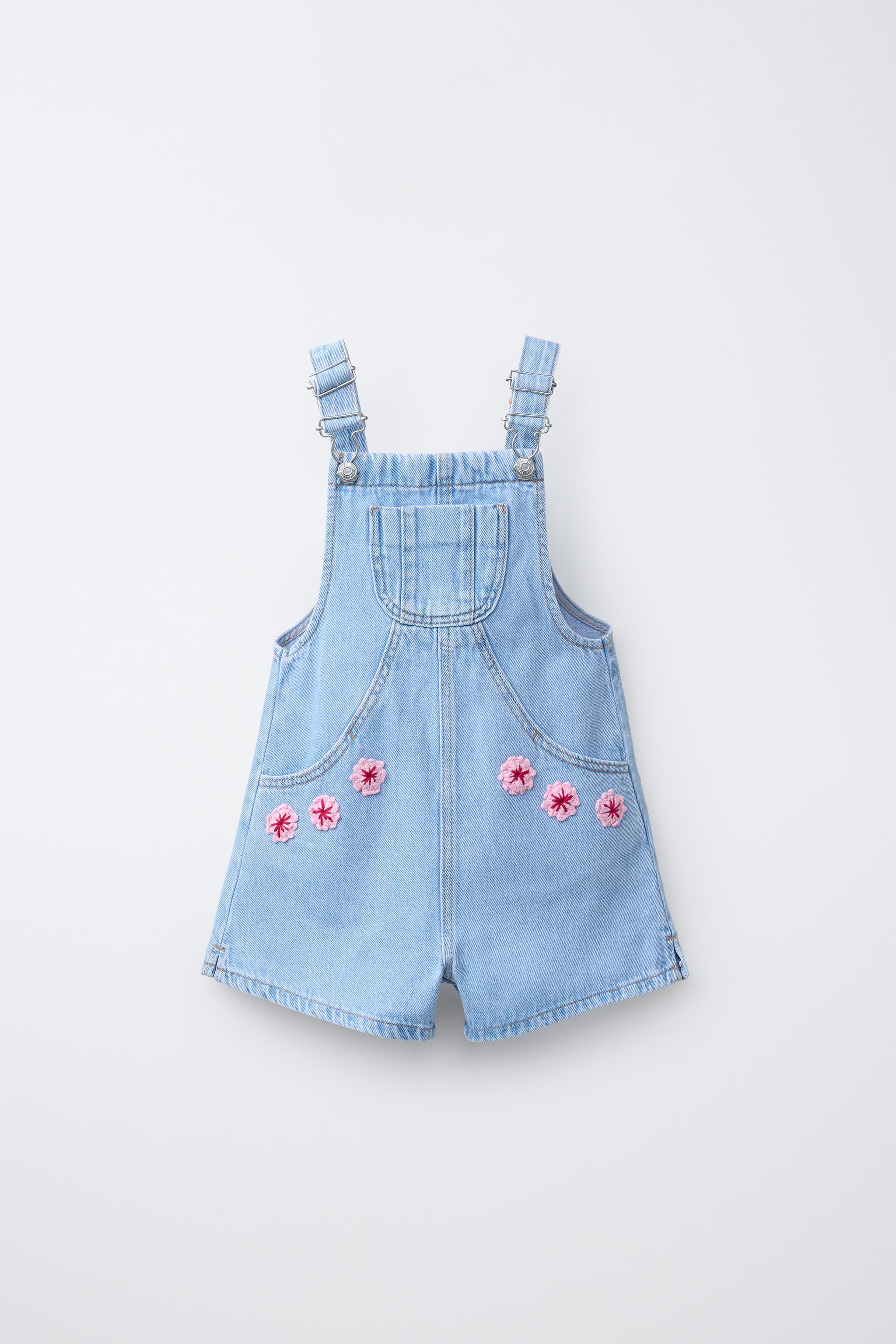 SALOPETTE COURTE EN DENIM À FLEURS CROCHET