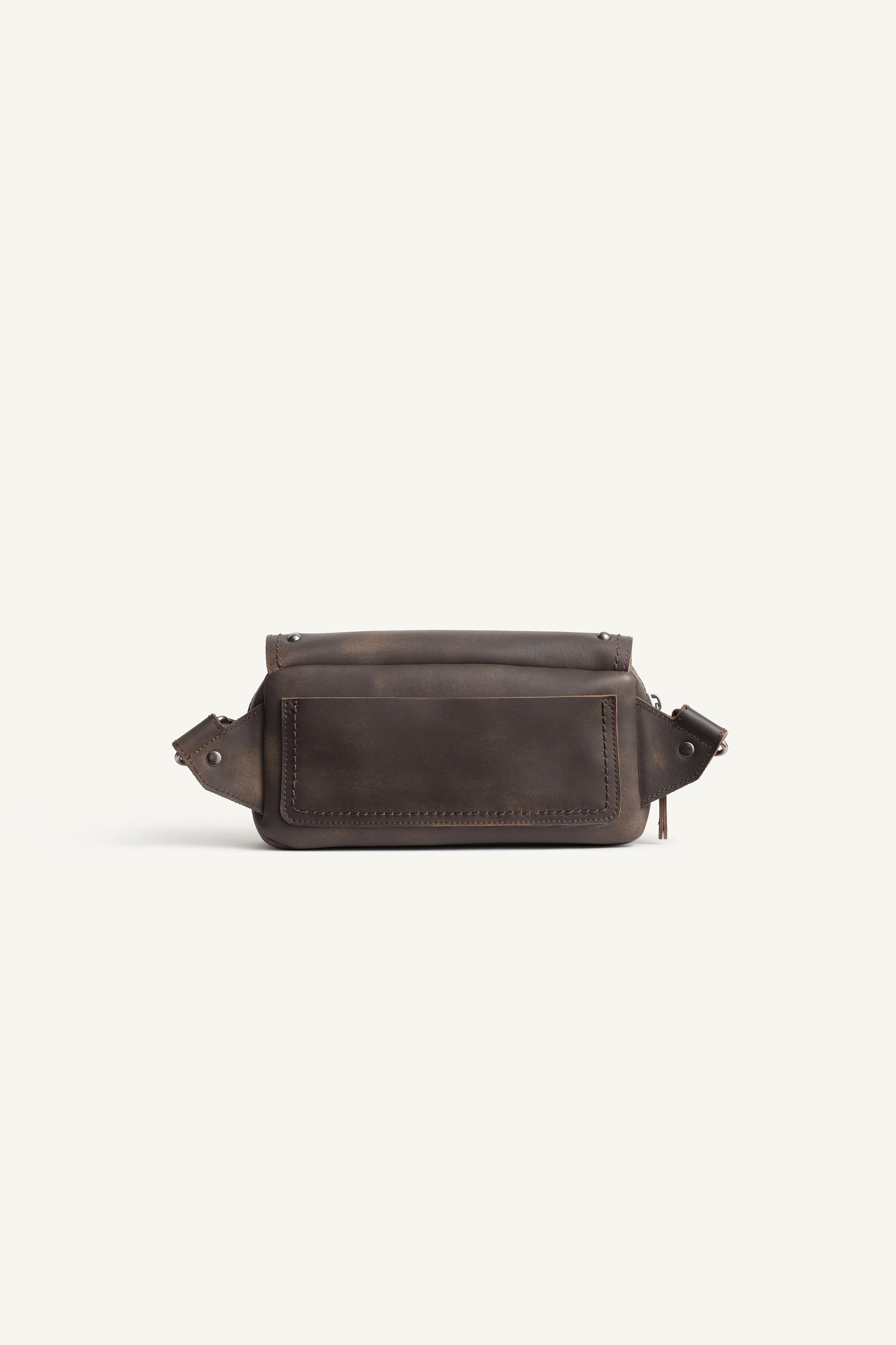 SAC BANANE EN CUIR À CLOUS
