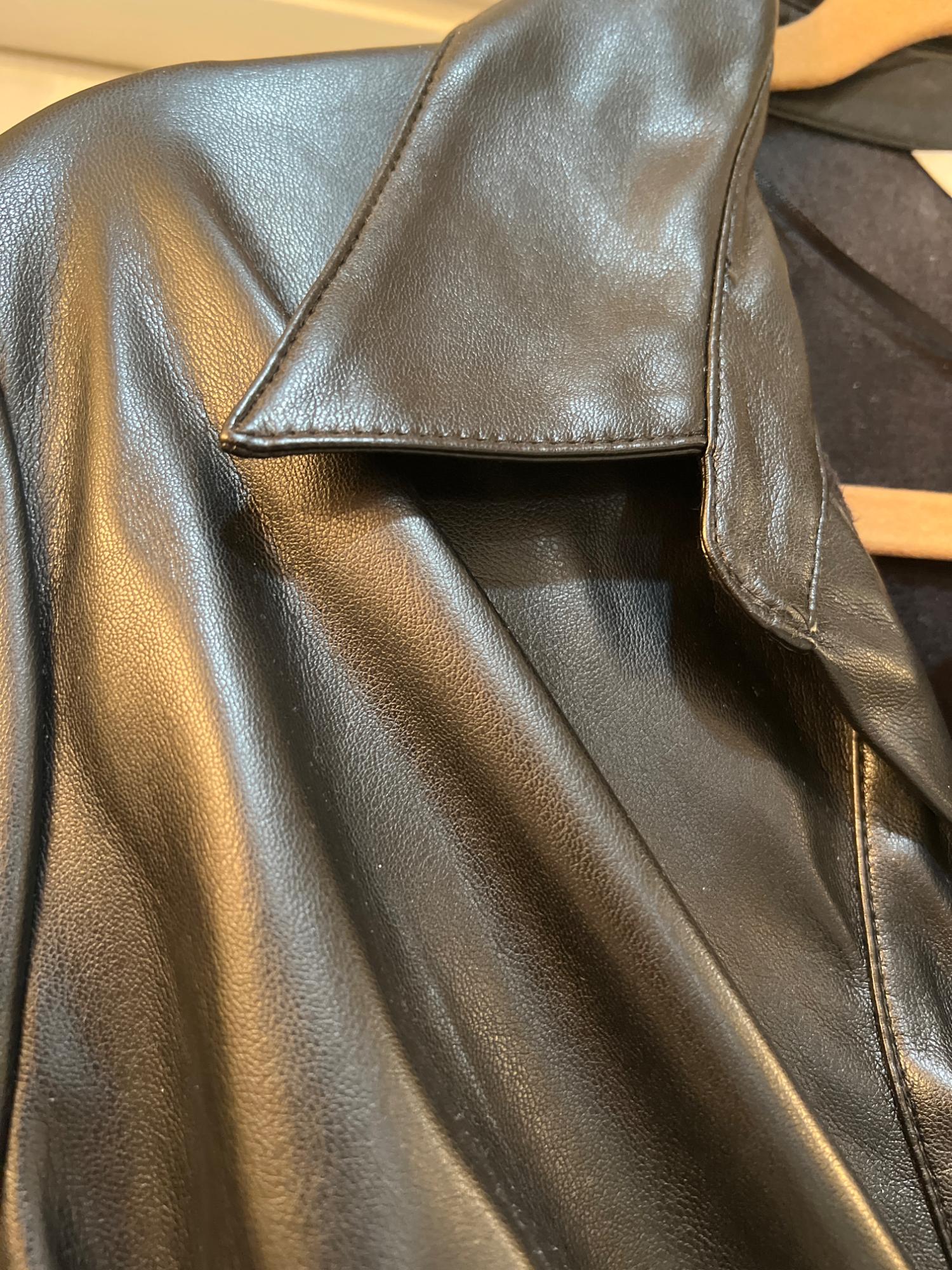 FITTED FAUX LEATHER SHIRT