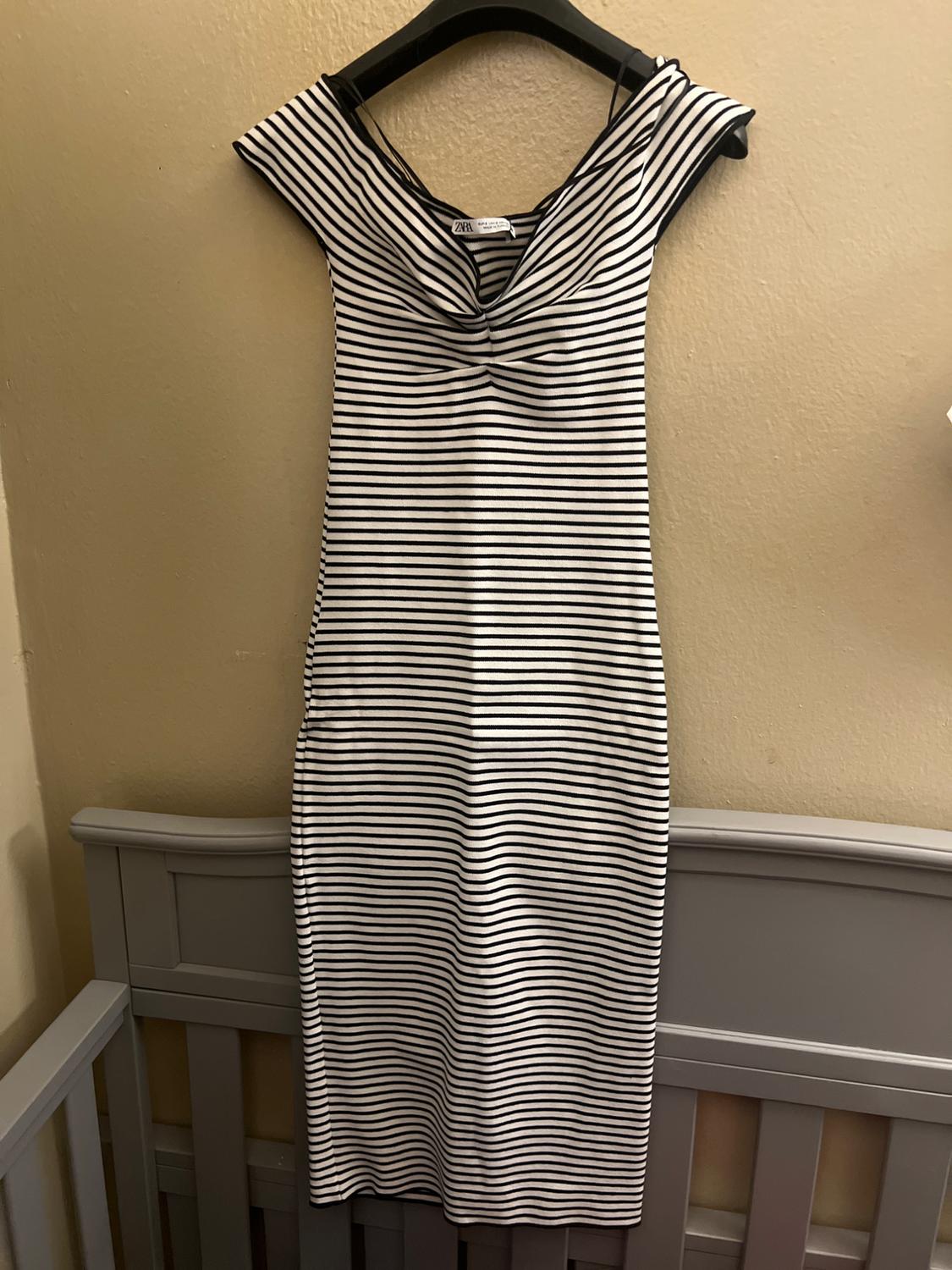 STRIPED STRETCH KNIT DRESS