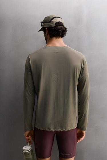 T-SHIRT TECHNIQUE ENTRAÎNEMENT - Marron clair de Zara - Image 2
