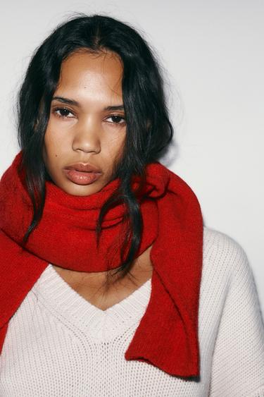 BUFANDA LISA PUÑOS - Rojo de Zara - Imagen 0
