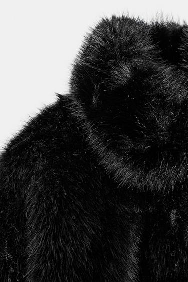 MANTEAU COURT EFFET FOURRURE - Noir de Zara - Image 4