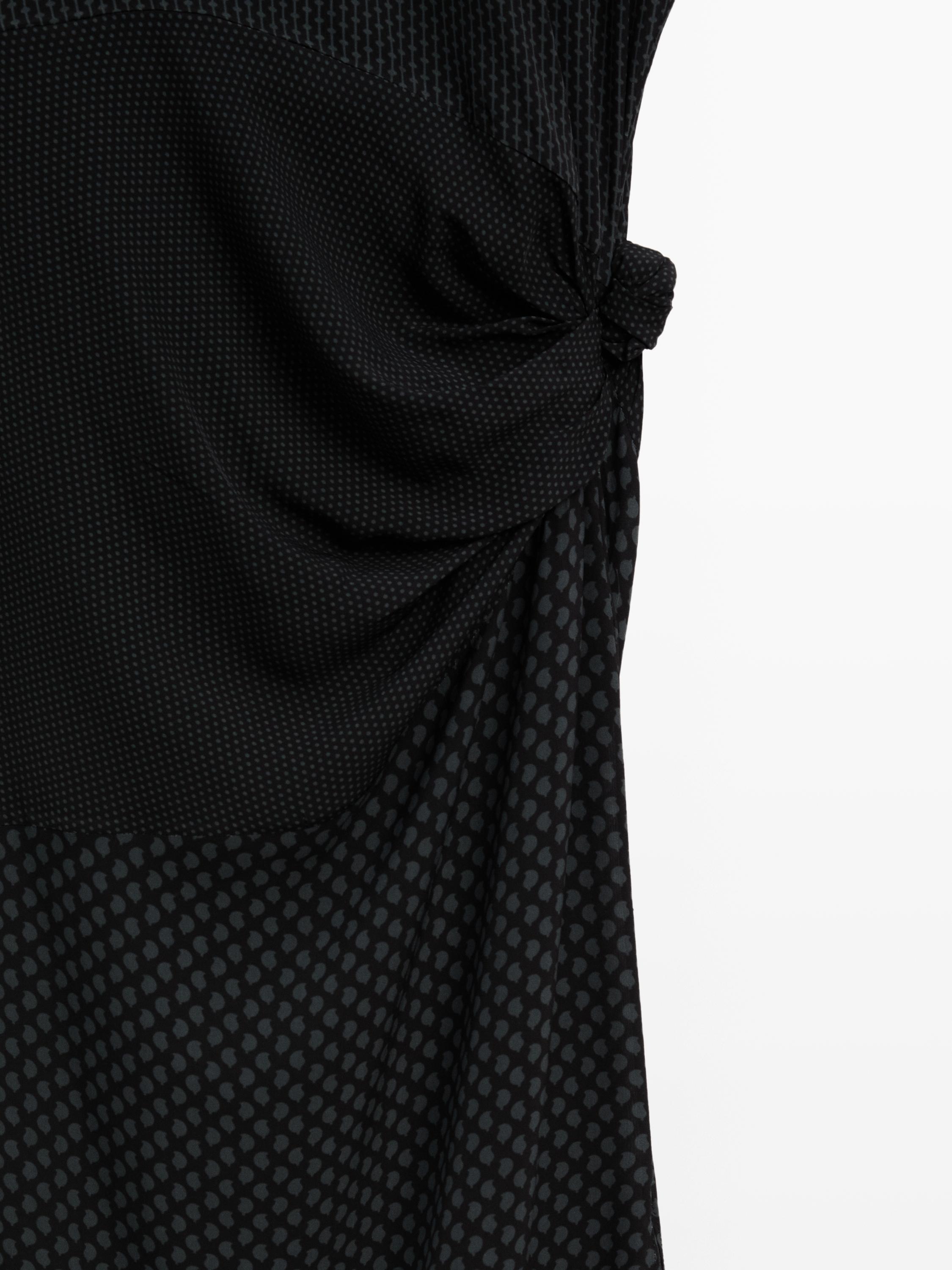 Robe longue fluide imprimée avec nœud