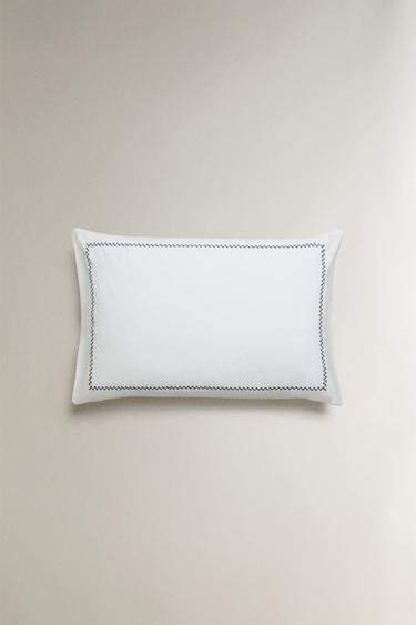 TAIE D’OREILLER BRODERIE BORDURE - Blanc cassé de Zara - Image 3