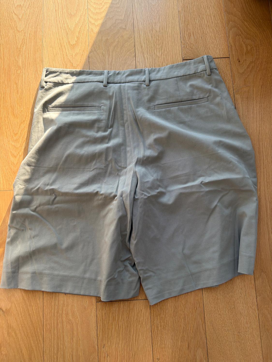 FLOWY PLEATED SHORTS - Image 3