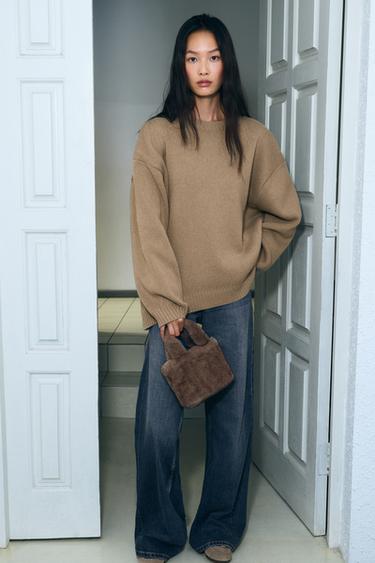 Zara 迷你人造毛水桶包 - 米色
