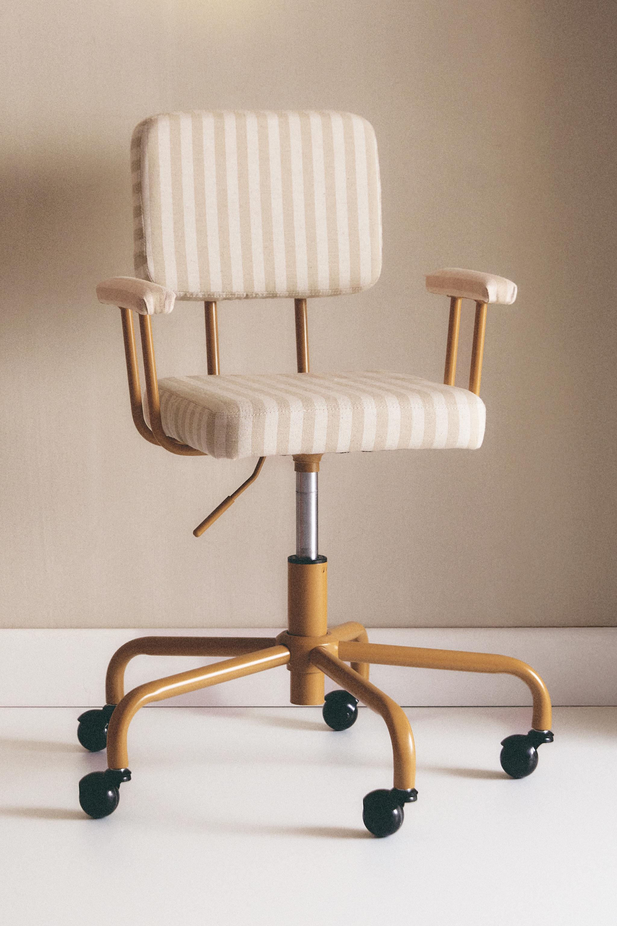 SHORT WOOL COAT WITH HIGH NECK