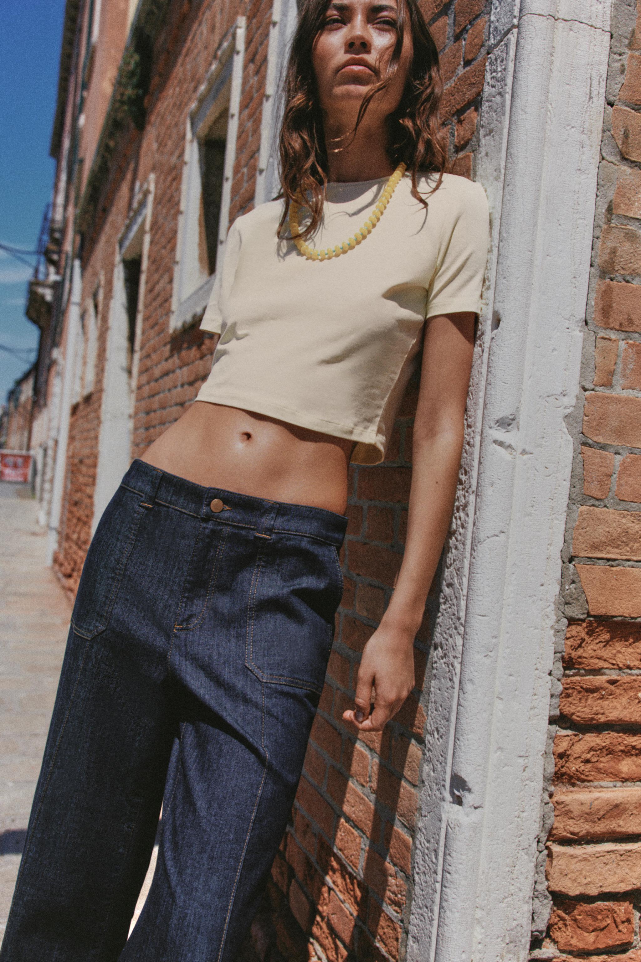 SHORT SLEEVE CROP TOP — Light yellow