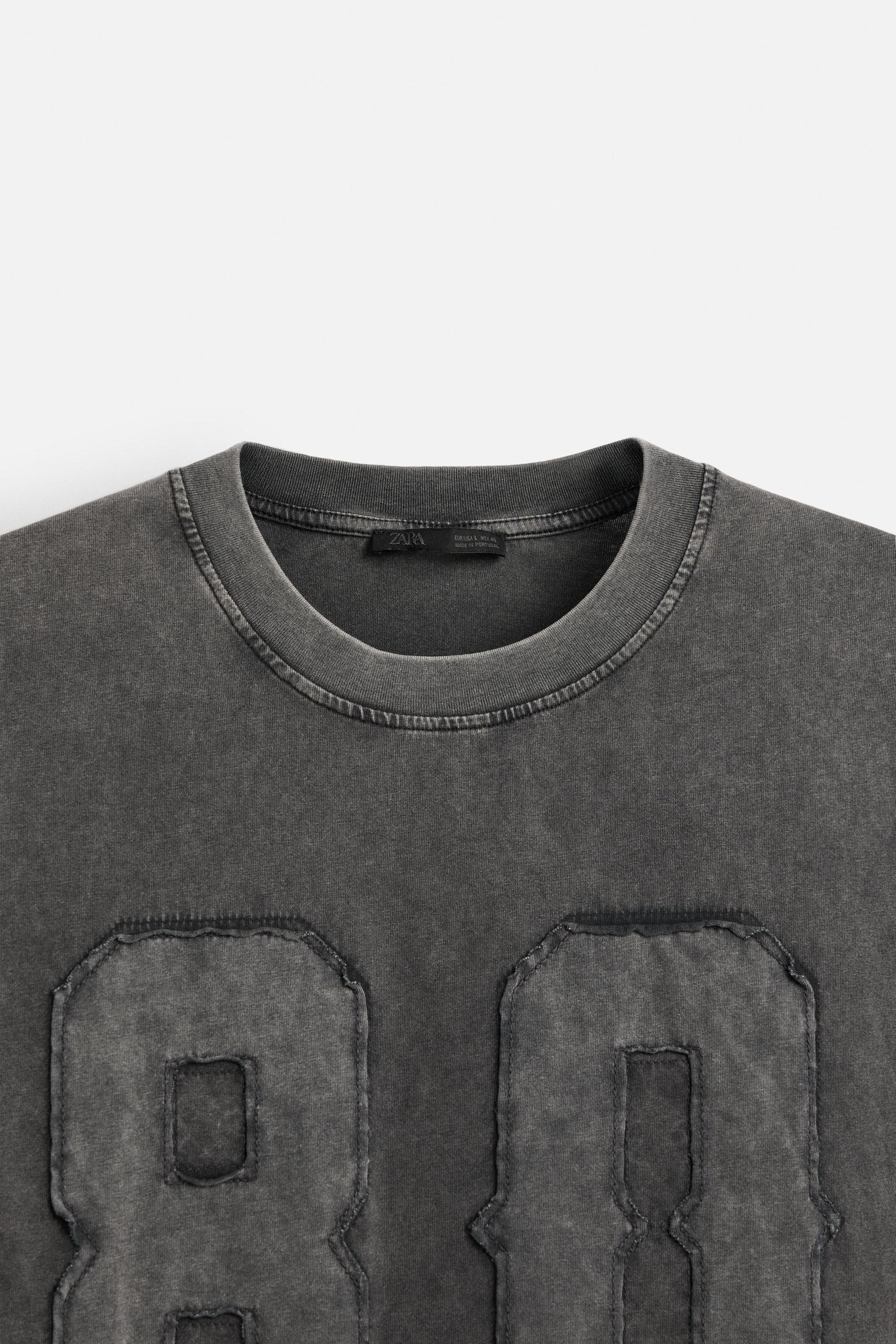 【ZARA】ウォッシュ加工パッチ付きTシャツ 0962/438/898 WASHED PATCH T-SHIRT - Dark anthracite | ZARA United States