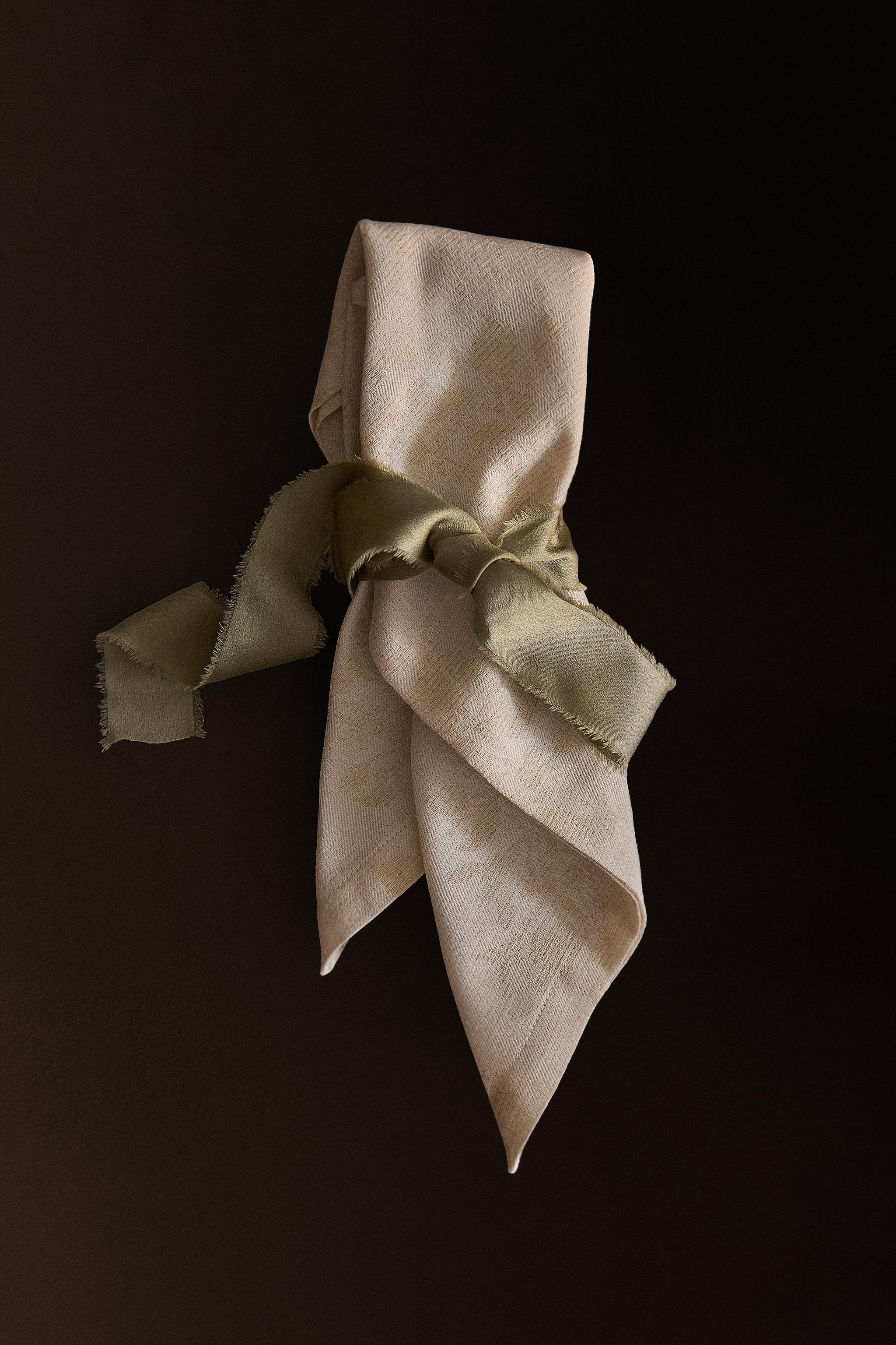 SET OF FRAMED FLORAL COTTON CHRISTMAS NAPKINS (SET OF 2)