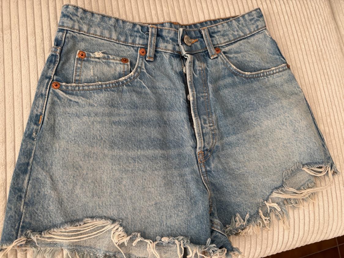 TRF HIGH-WAIST DENIM RIPPED SHORTS - Image 4