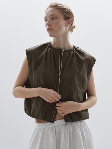 Chaleco detalle frunces - Marrón de Zara